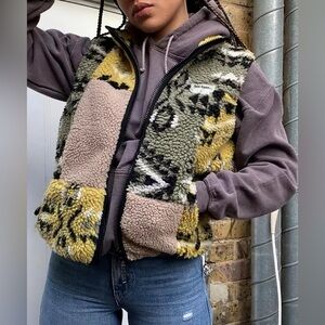 iets frans... Borg Patchwork Colorful Patterned Sherpa Vest Size Small
